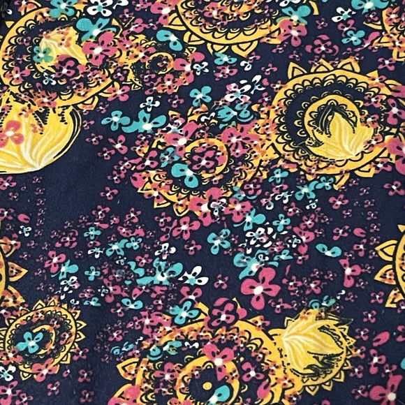 • Lularoe TC Leggings • Size 12-22 • - Picture 2 of 2